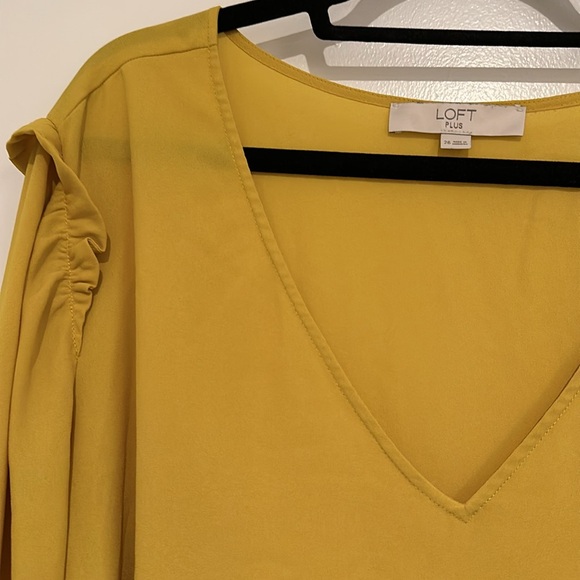 LOFT 26 Plus Yellow/Mustard color “very elegant” blouse - Picture 5 of 8